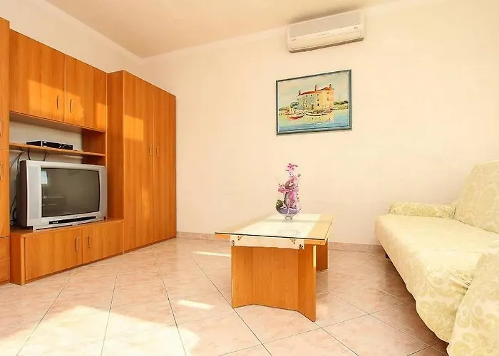 Apartman Lili 7 *